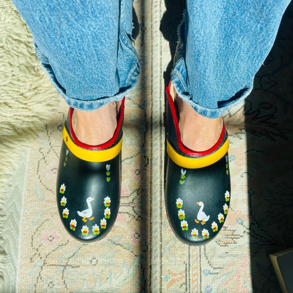 Falsterbo Tofflan Handmaid/Hand Painted Swedish Clogs - Picture 2 of 9